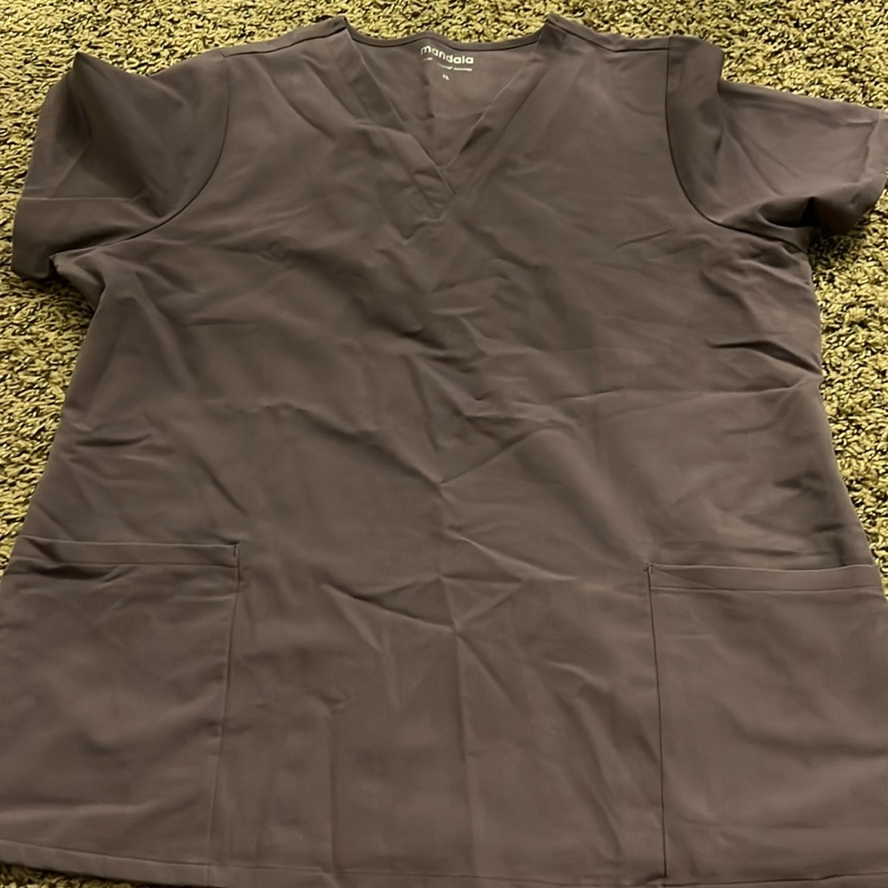 Mandala 2 pocket top Plum XL